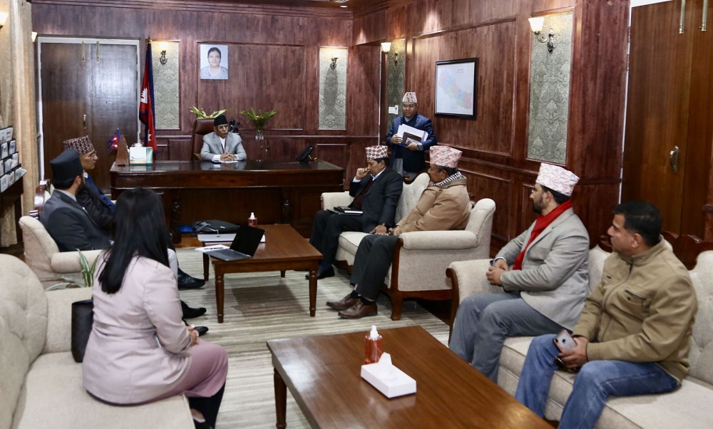 PM meets with the father of Nirakar Pandey