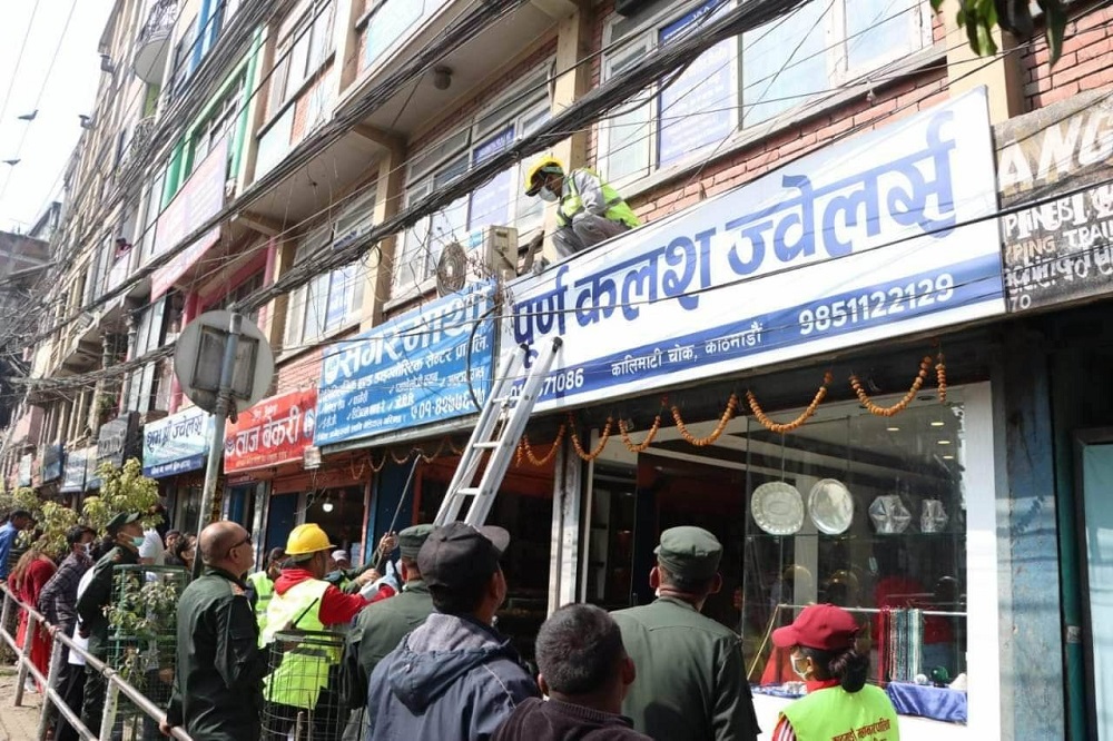 9,000 non-standard signboards removed