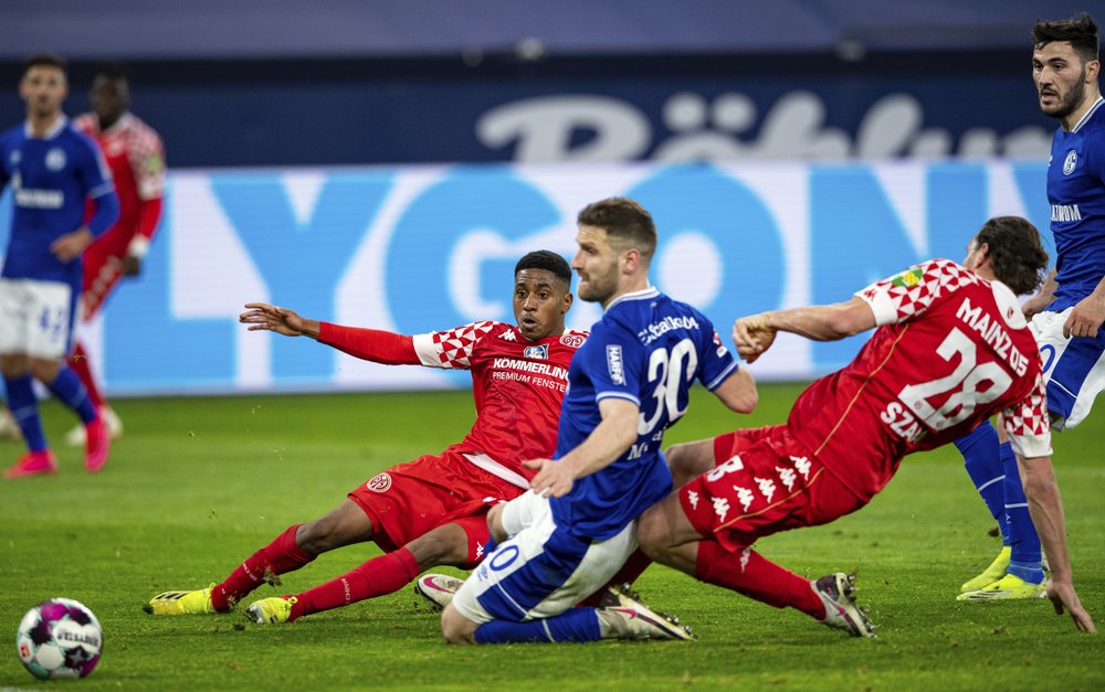 Schalke slides toward relegation after 0-0 with Mainz