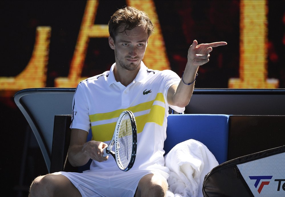 Medvedev in 5, finally, advances to 4th round in Australia