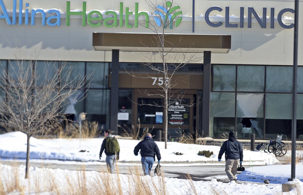 1 dead, 4 injured in shooting at Minnesota health clinic