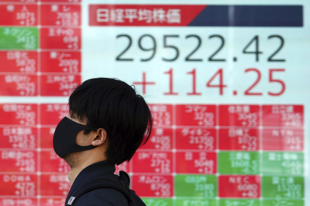 Asian shares advance despite Wall Street retreat