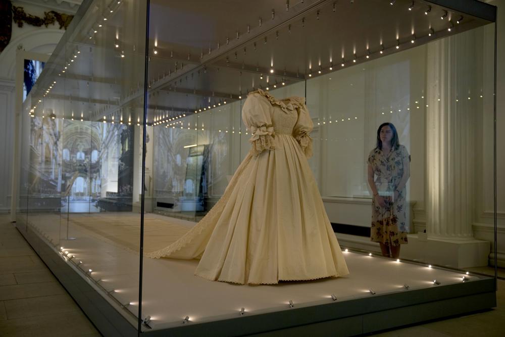 Princess Diana’s wedding dress goes on display