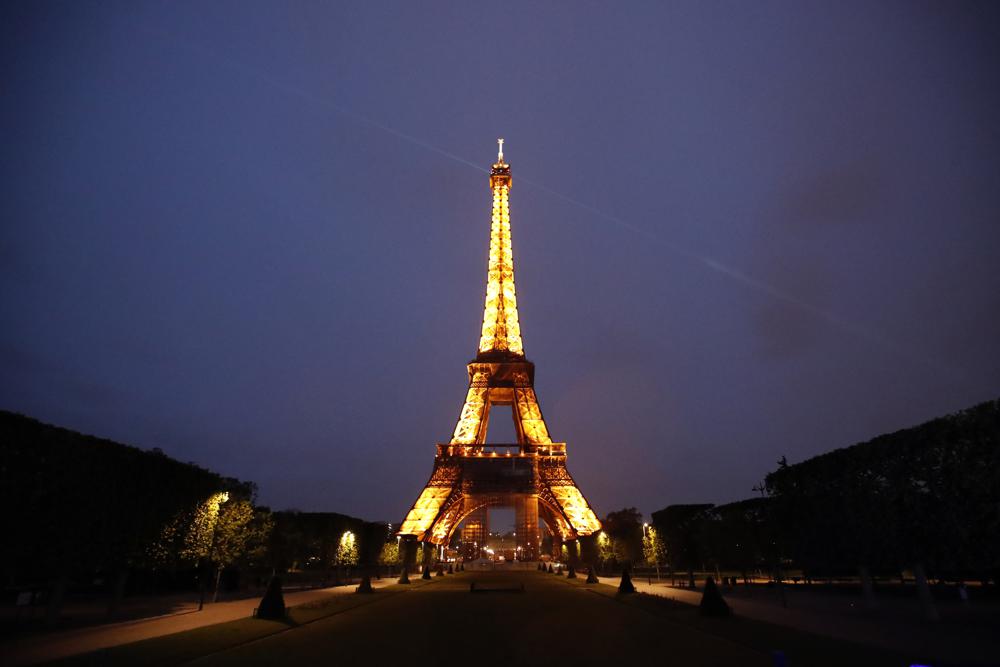 France welcoming back vaccinated tourists