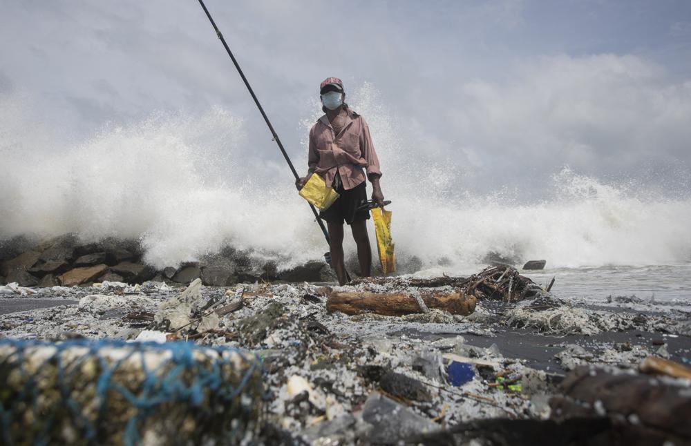 Data recovered as ship with chemicals sinking off Sri Lanka