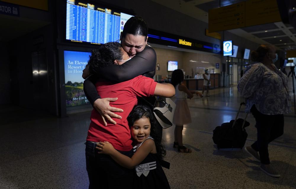 Tearful reunion after mom saw photo of daughter at US border