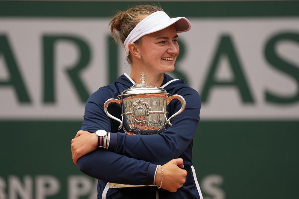 Krejcikova wins 1st Slam title in Paris