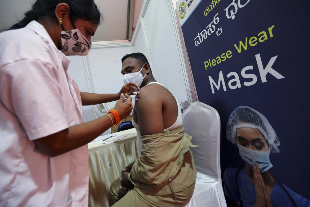 India reports 1,94,720 fresh COVID-19 infections