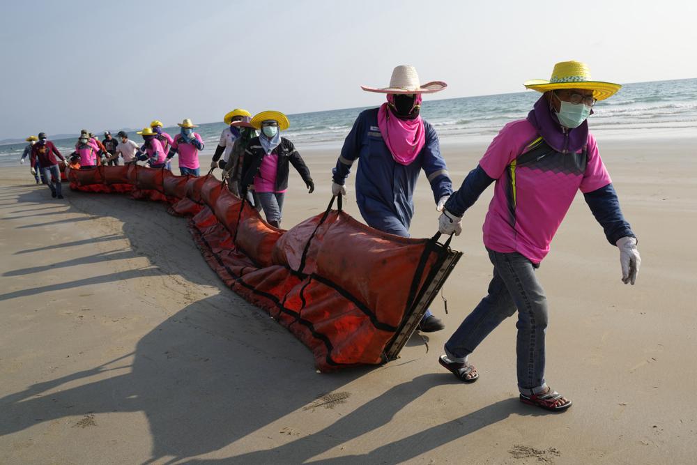 Thailand oil slick expected to hit coast, national park