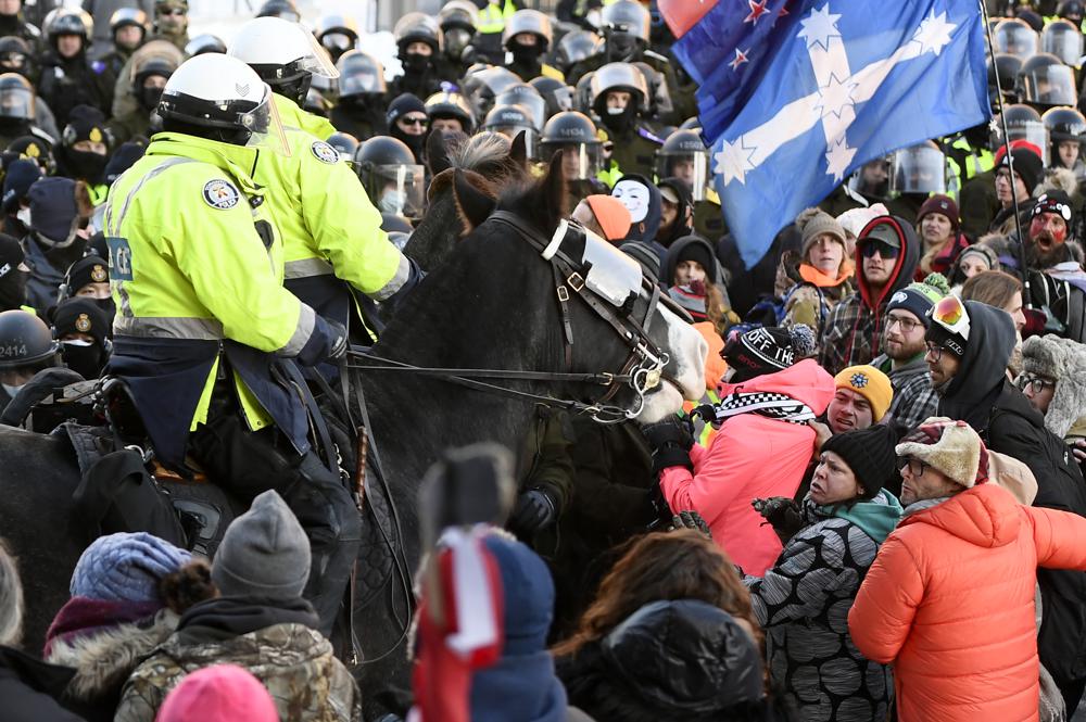 Ottawa crackdown: police arrest 100 after 3-week protest