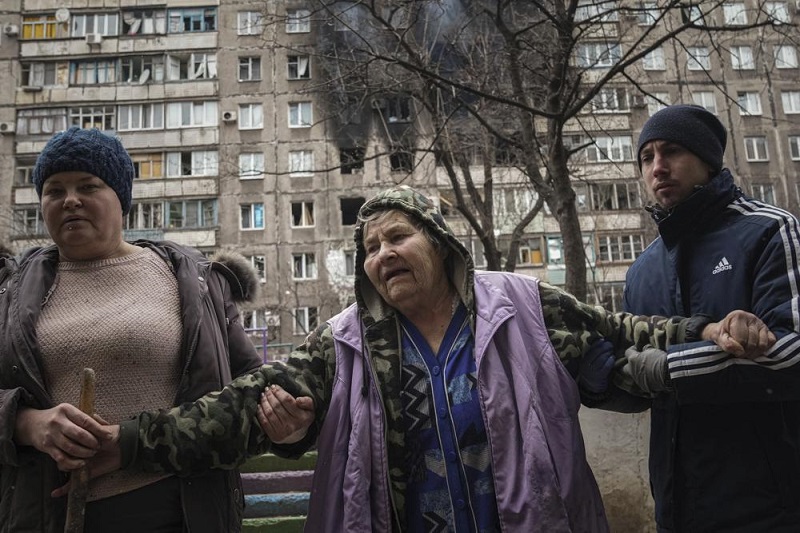 Sirens in Ukraine’s capital as civilians try to flee cities