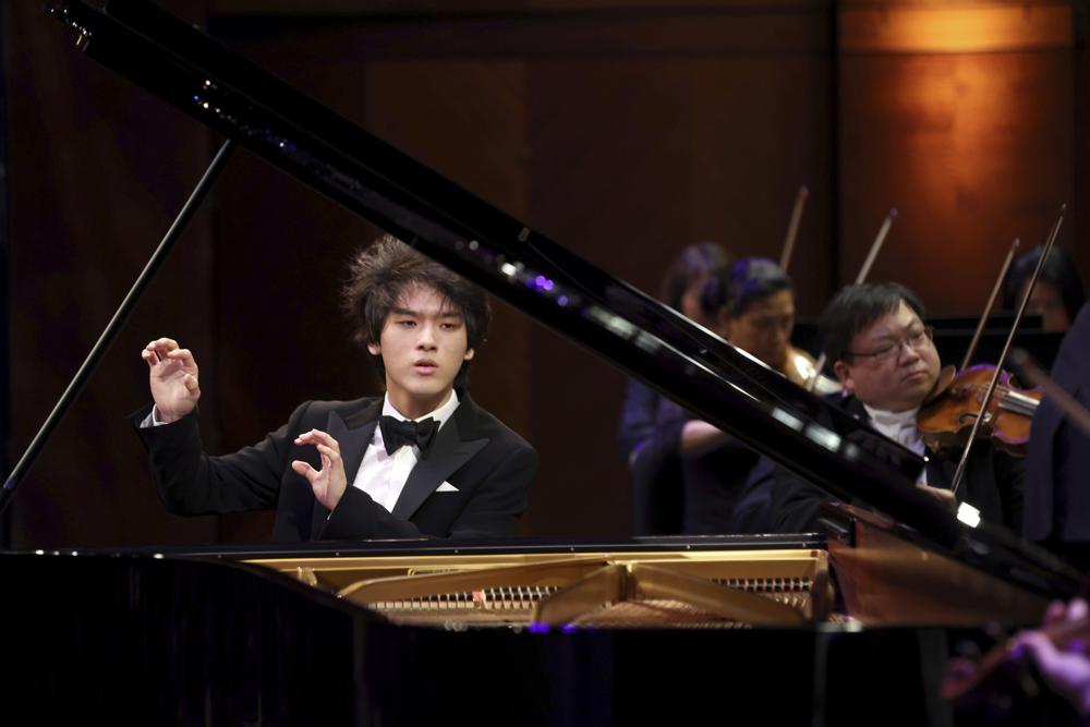 Pianist, 18, from South Korea wins Van Cliburn competition