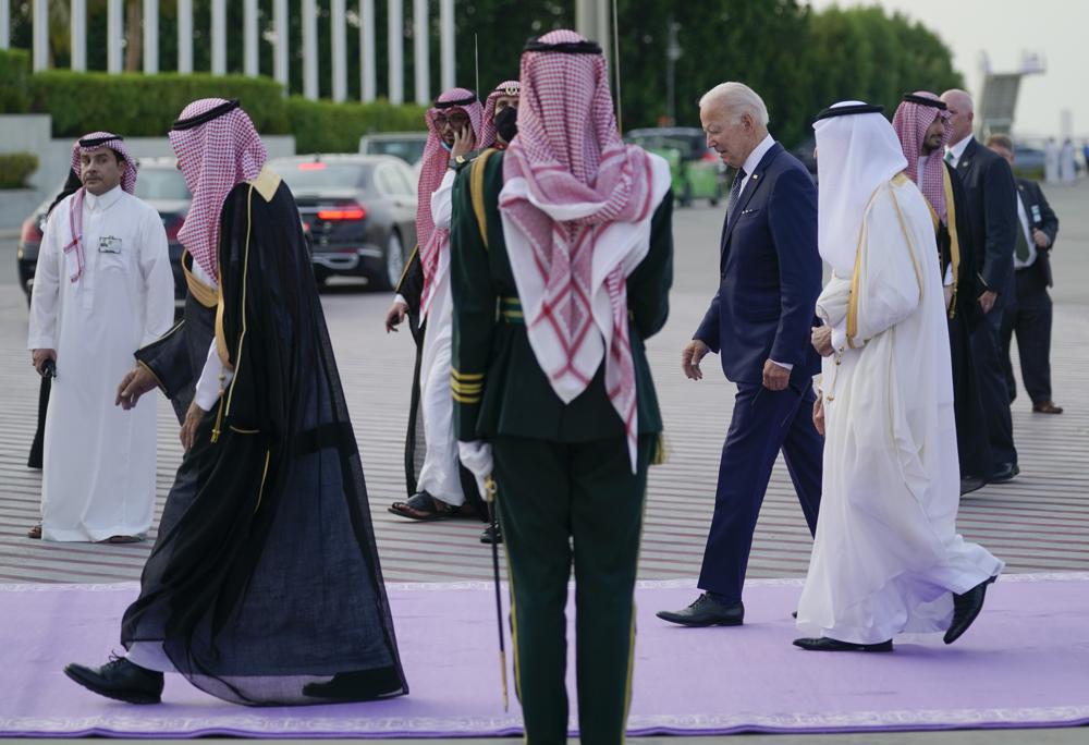 Biden meets with Arab Gulf countries