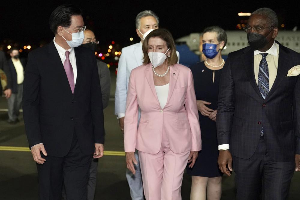 US House Speaker Pelosi arrives in Taiwan, defying Beijing