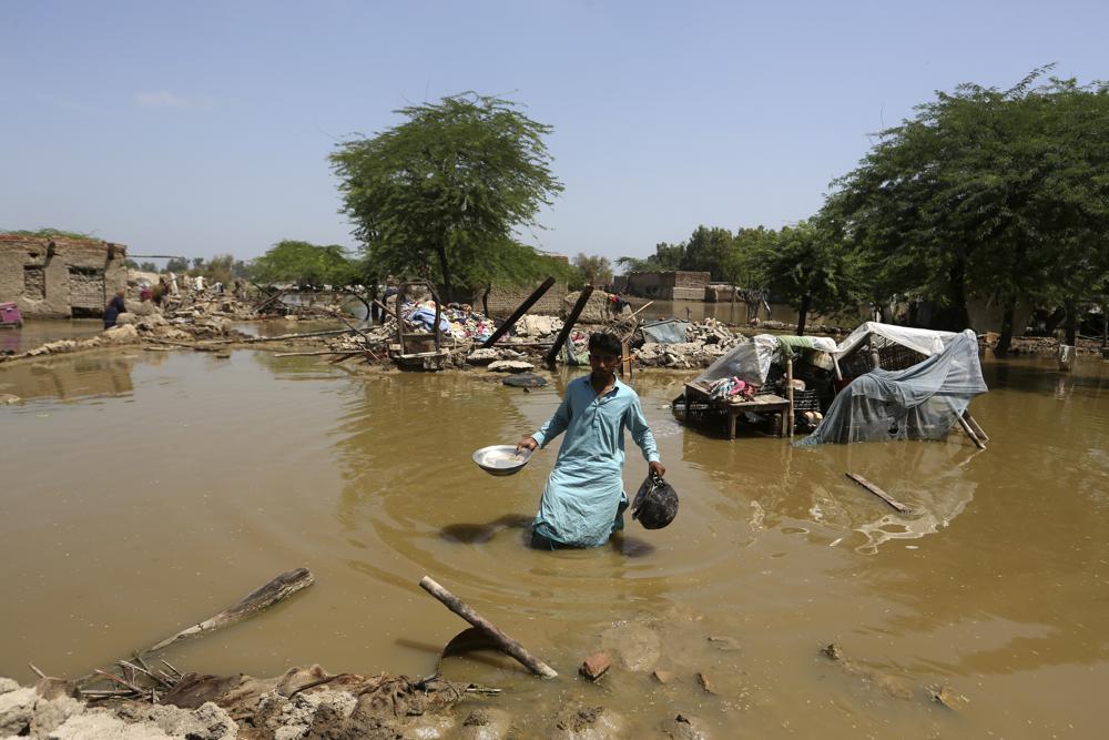 Waterborne diseases spread among flood victims in Pakistan