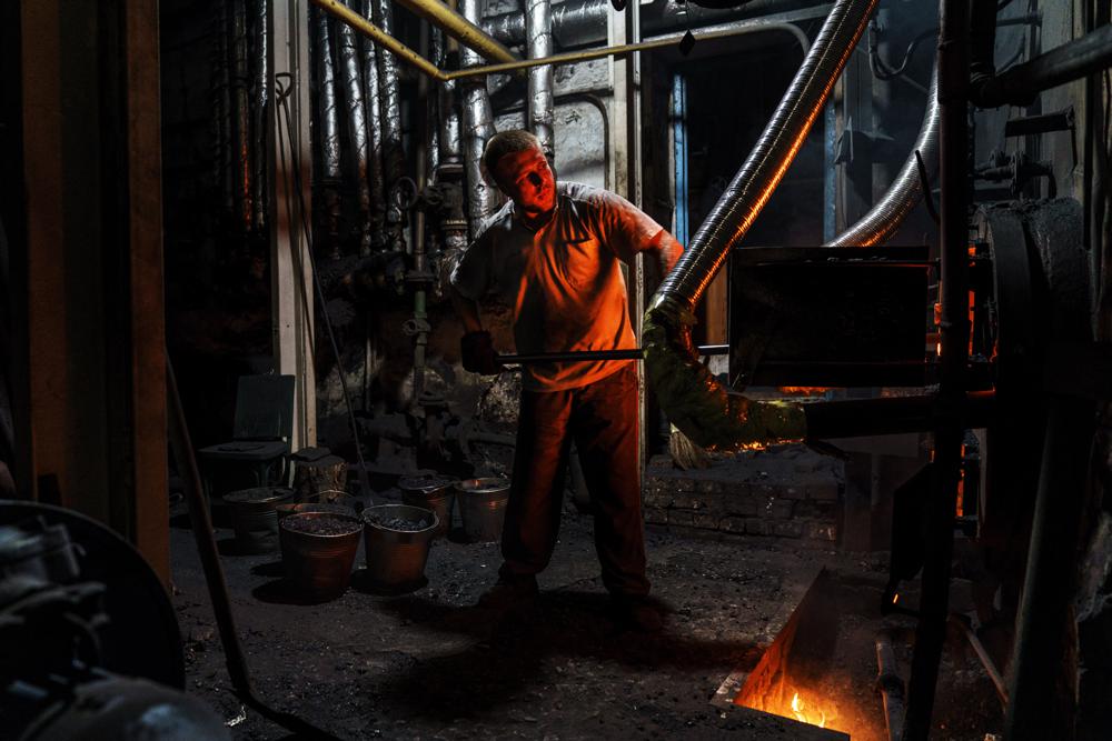 Ukraine bakery supplies bread for the front lines