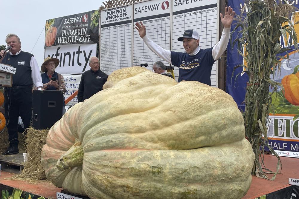 2,560-pound pumpkin wins California contest