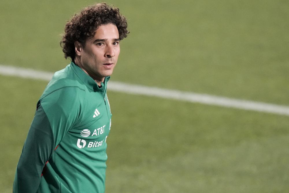 Mexico goalkeeper Ochoa returns to Europe