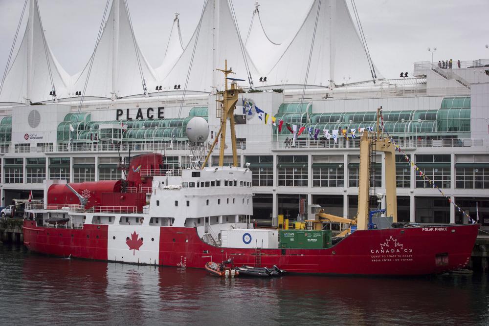 Deep-sea craft carrying 5 people to Titanic wreckage reported missing