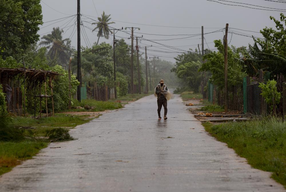 Cuba without electricity after hurricane hammers power grid