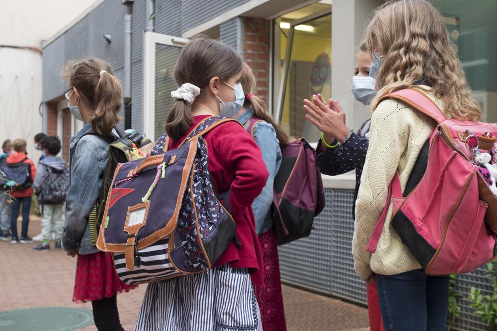 French teachers go on strike over handling of pandemic