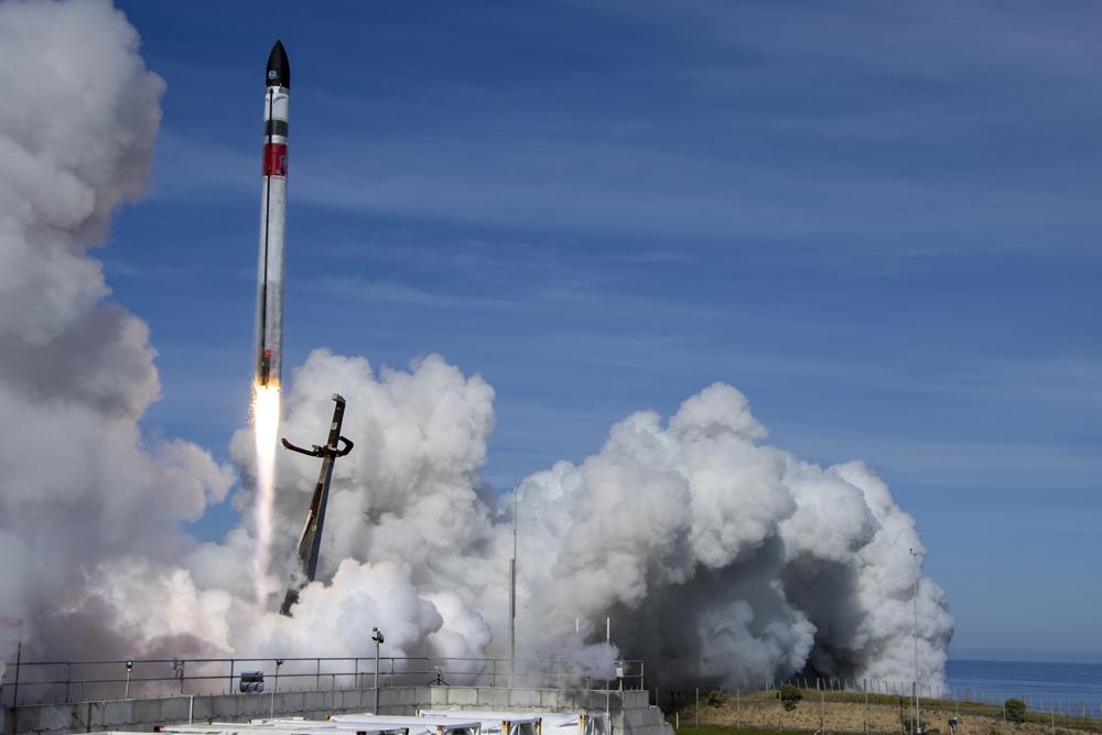 New Zealand rocket caught but then dropped by helicopter