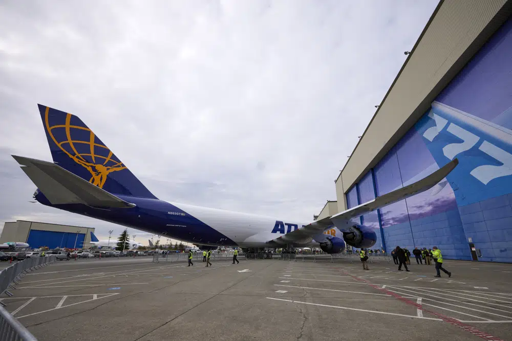 Boeing delivers last 747 jumbo jet