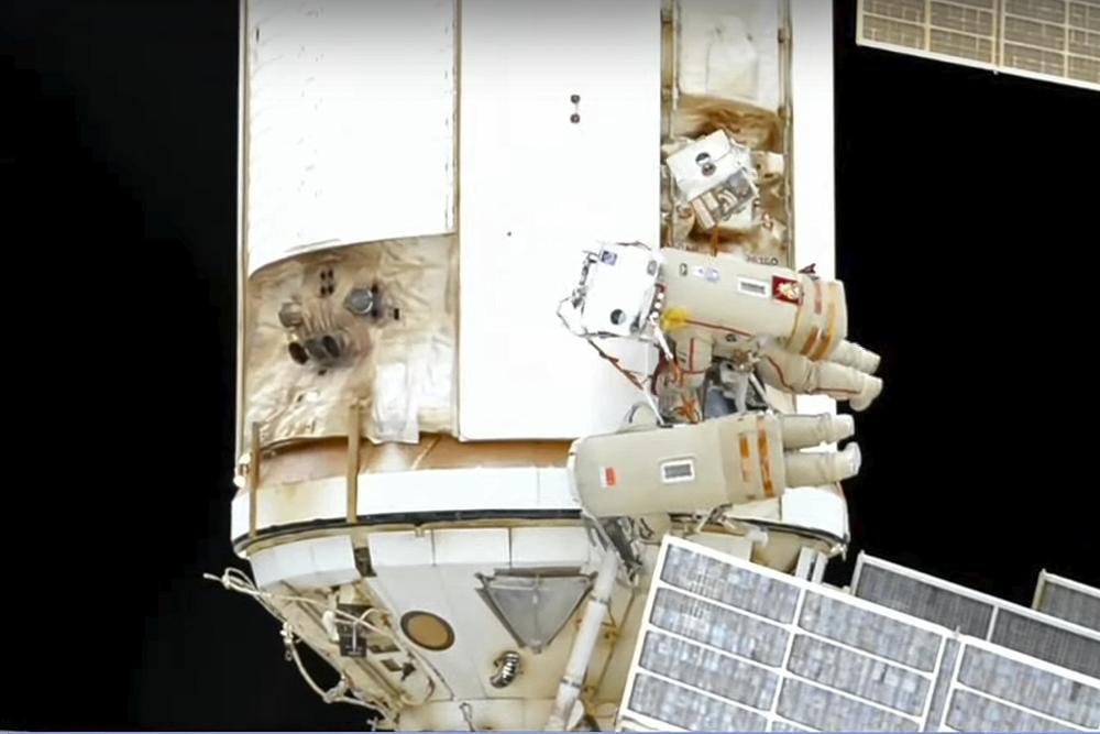 Russian spacewalk cut short by bad battery