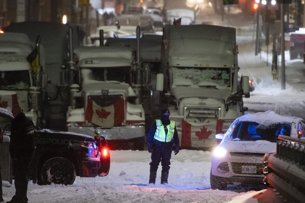 Canadian police start arresting protesters in Ottawa