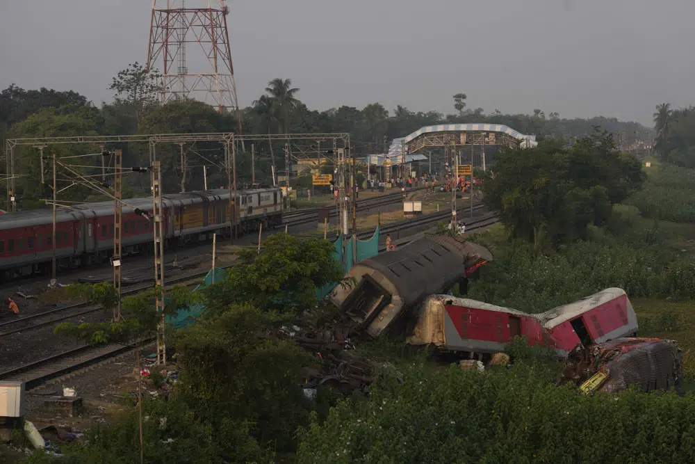 India Crash: Trains resume service after 51 hours