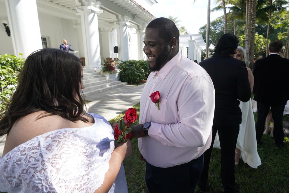 I do, I do, I do: Mass Valentine’s wedding at Florida museum