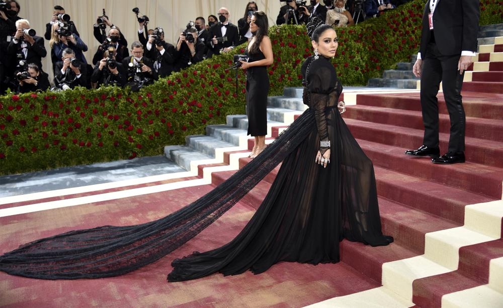 Met Gala brings in a record $17.4 million, museum says