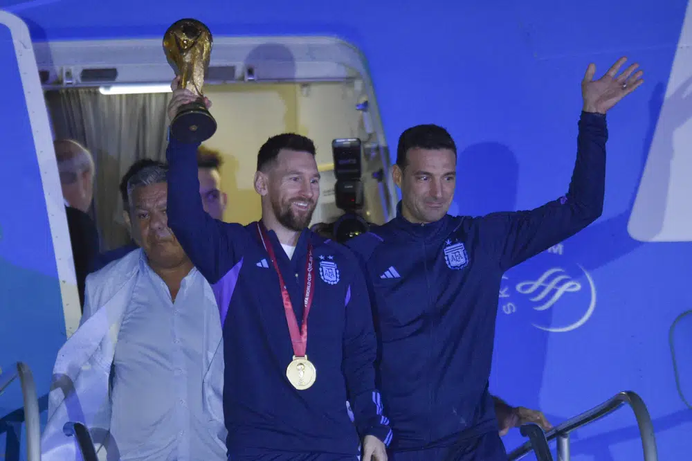 Huge crowds welcome Argentina after World Cup