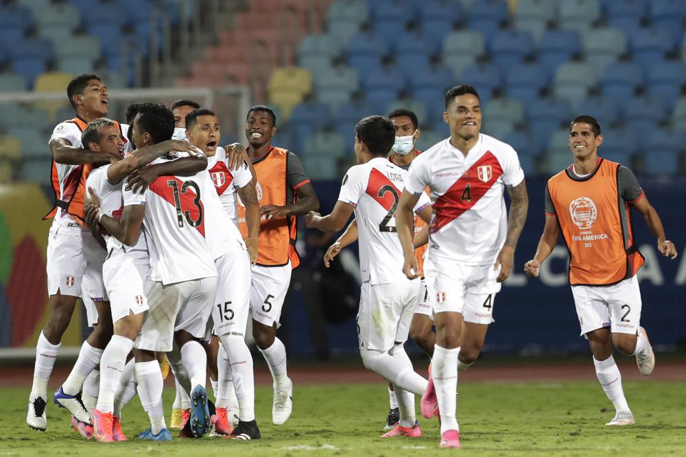 Peru beat Paraguay on penalties to reach Copa America semis