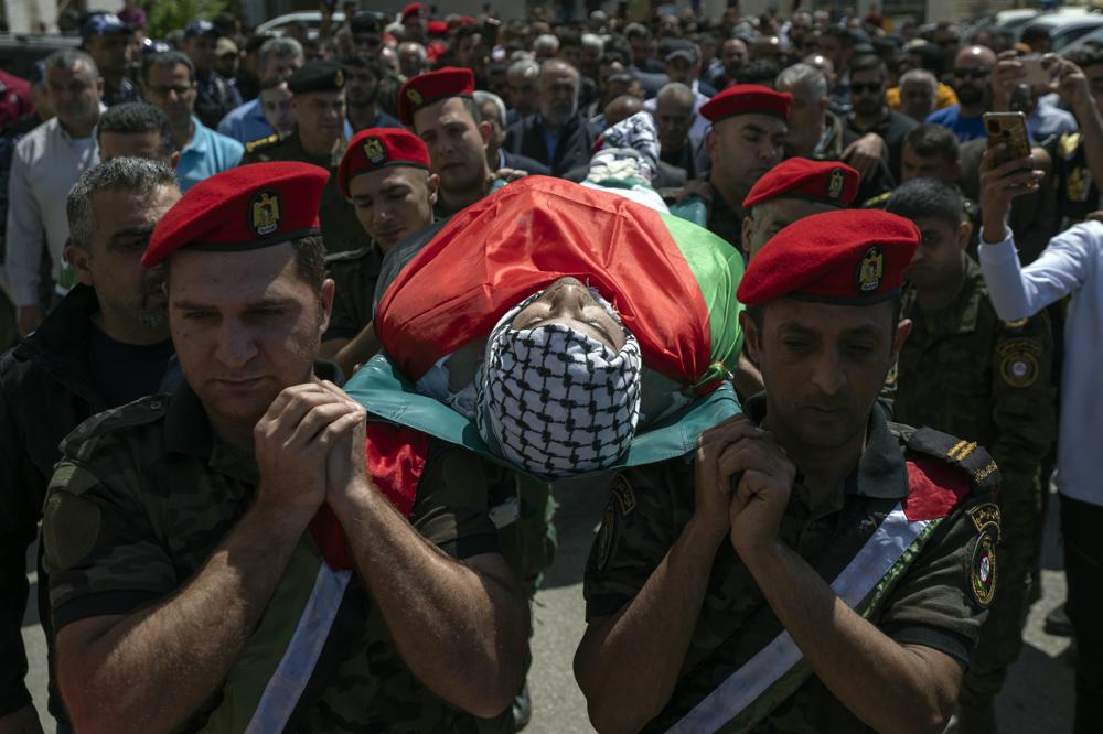 Palestinians say Israeli forces kill 2 in West Bank