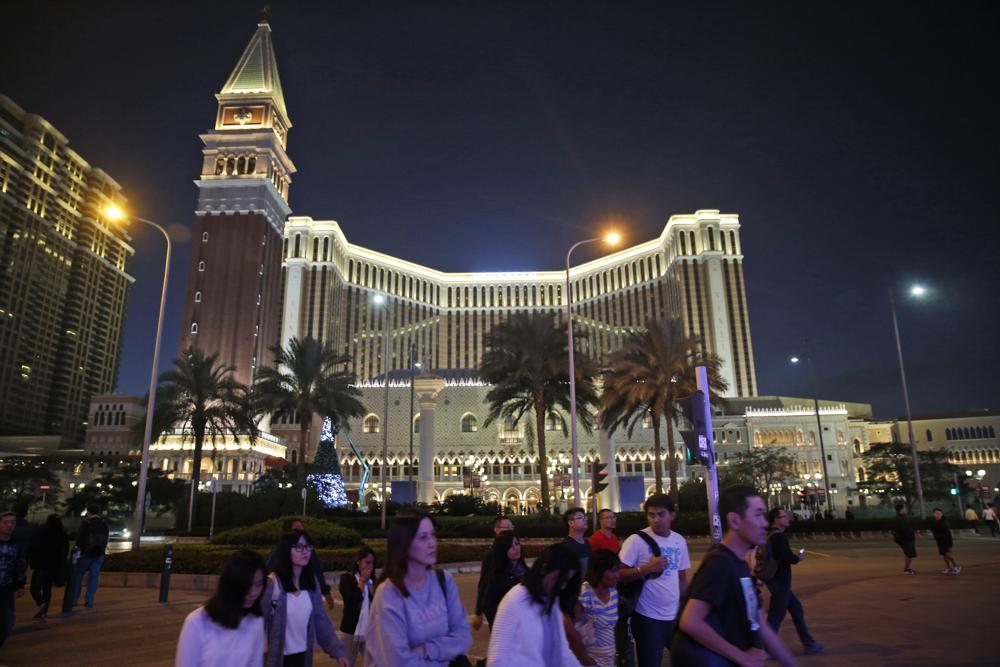 Macao to shut casinos for a week in COVID outbreak