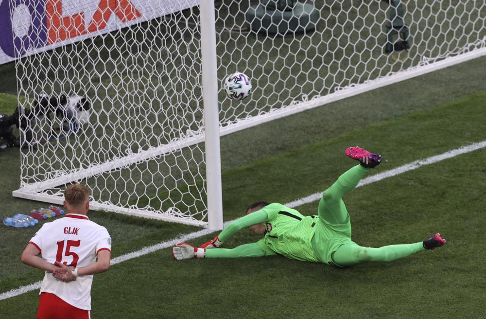 Szczesny 1st keeper to score own-goal at Euros,