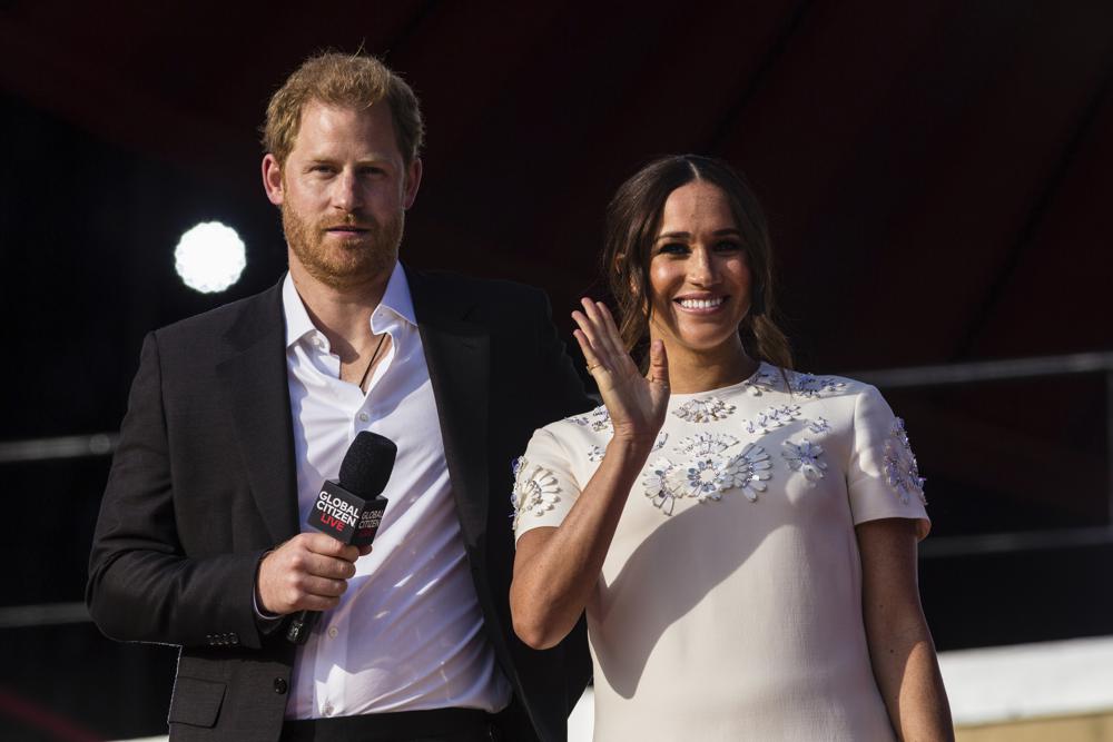 Prince Harry, Meghan make surprise visit to queen