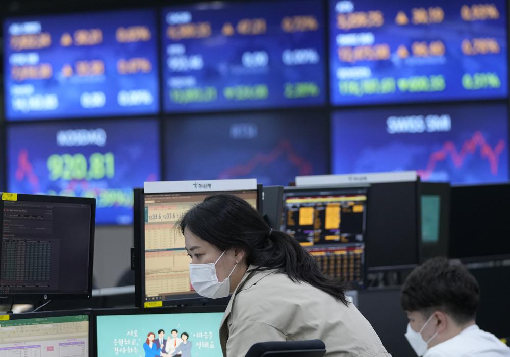 Asian shares sink as China says 1Q growth at 4.8%