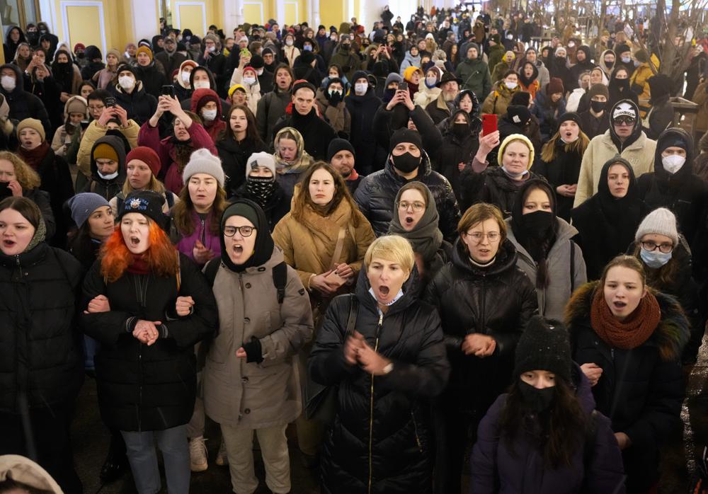 Protests resume as Russia seeks to quash invasion critics