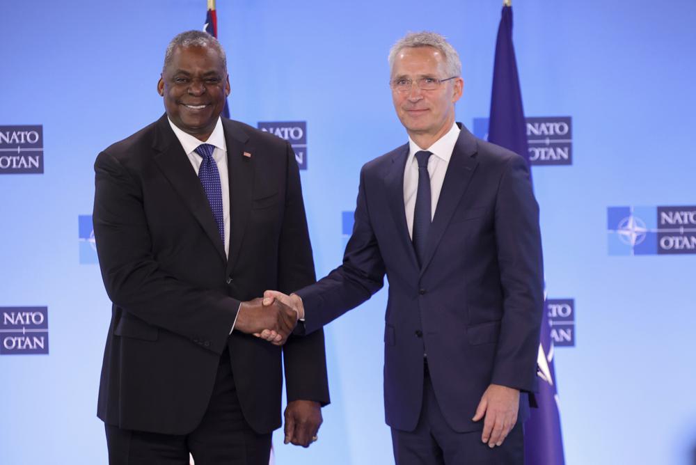 NATO ministers discuss boosting eastern flank forces