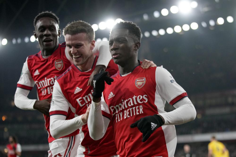 Nketiah treble as Arsenal advances in cup