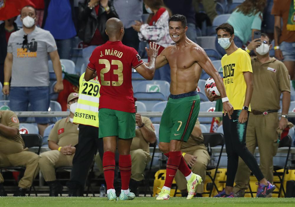 Ronaldo becomes highest-scoring man in international soccer