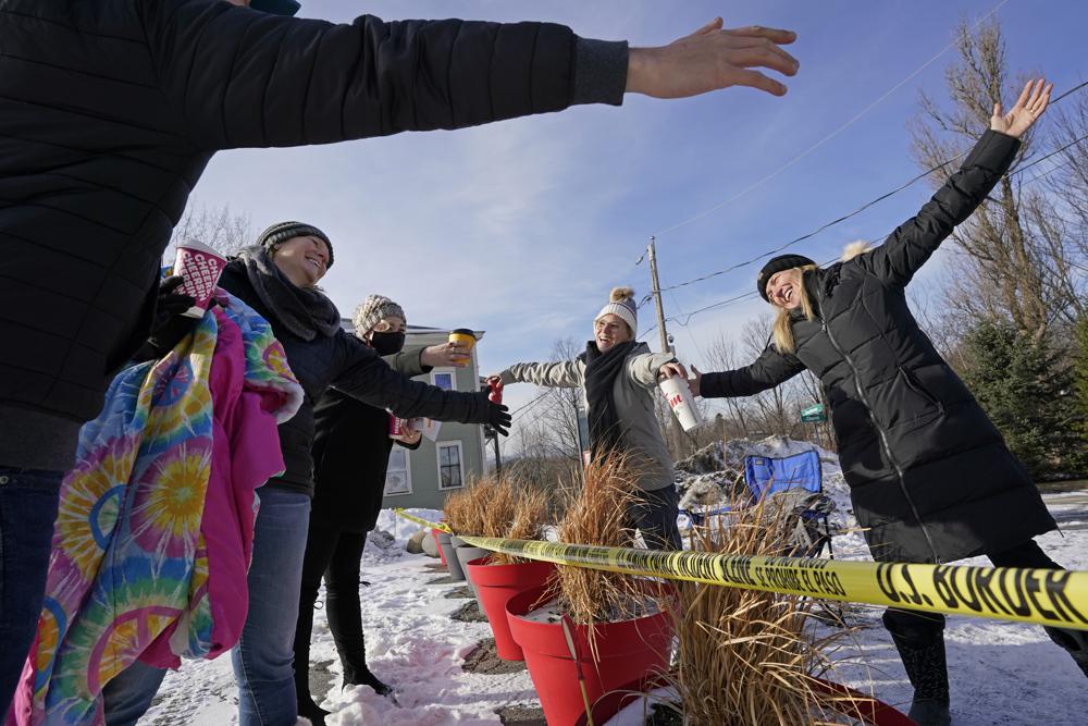 People along the US-Canadian border await word of reopening