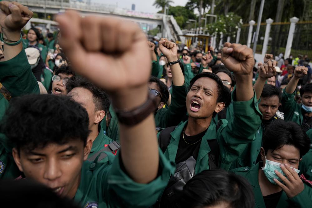 Hundreds in Jakarta protest talk of 2024 election delay