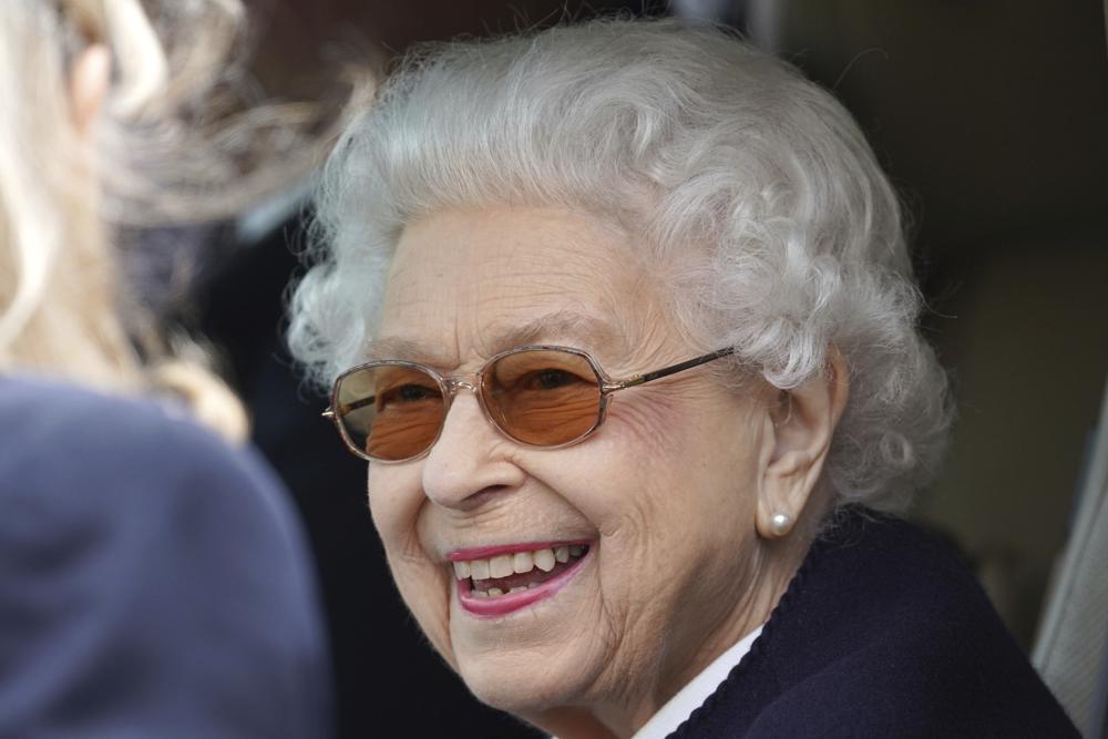 Queen attends horse show in first public appearance in weeks