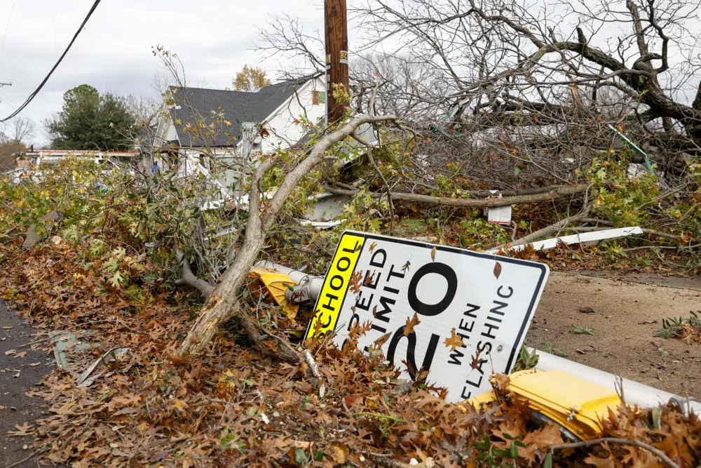 US storm brings tornadoes, blizzard-like conditions