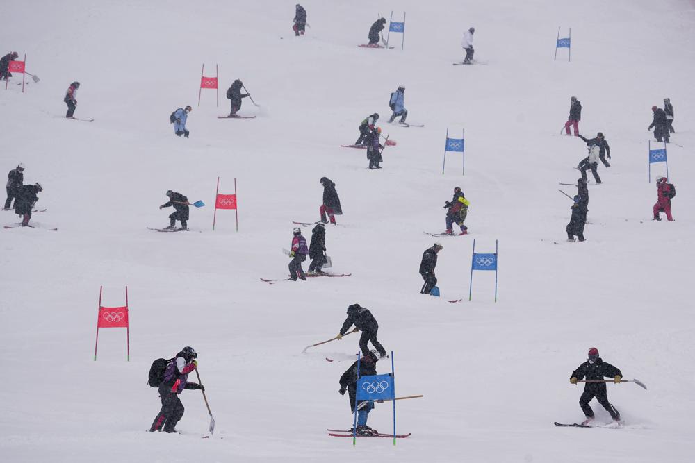 Winter Olympics: Snow delights and disrupts