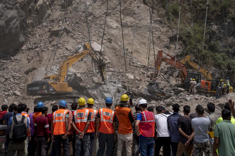 1 found dead, 9 missing after tunnel collapses in Kashmir