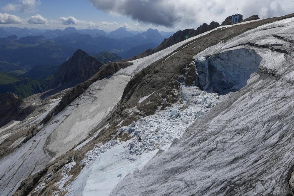 Italy: All 11 hikers killed in glacier avalanche identified